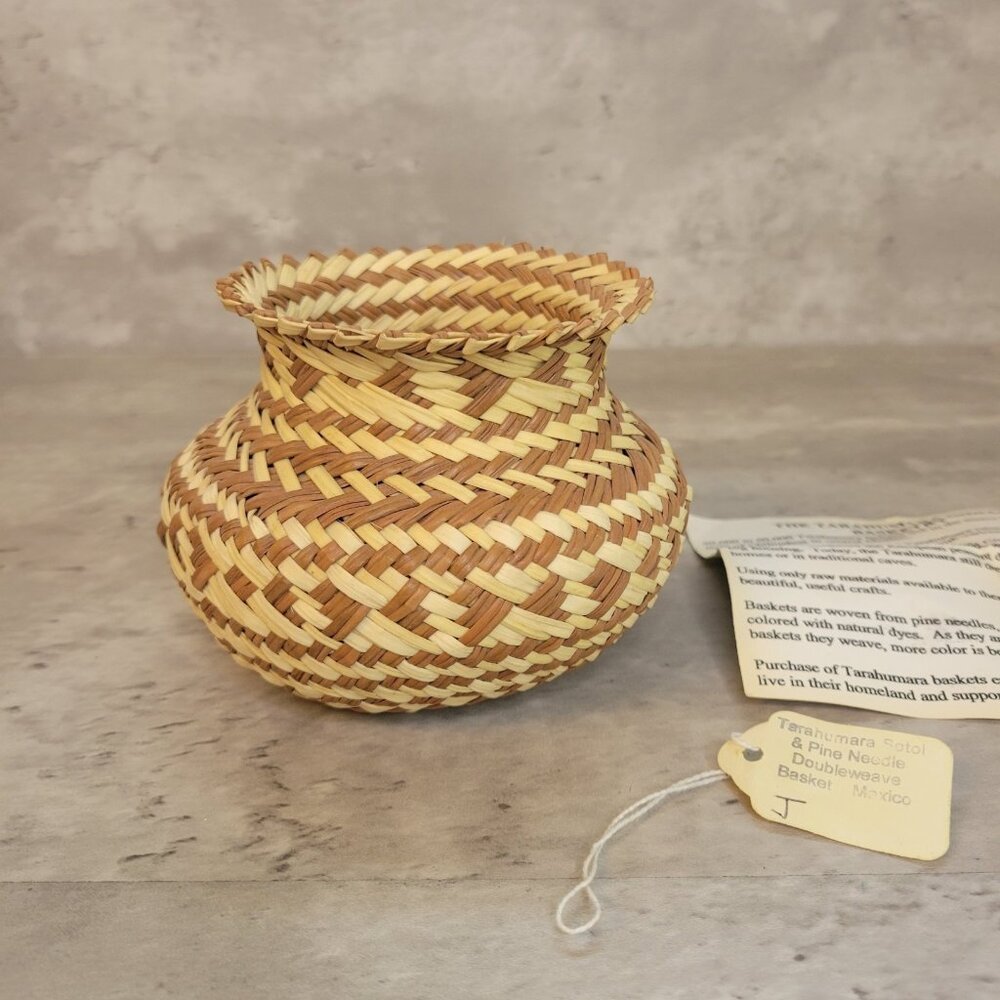 Handwoven Basket Tan Brown Folk Art Storage‎ Tarahumara Pine Needle 3.5" High